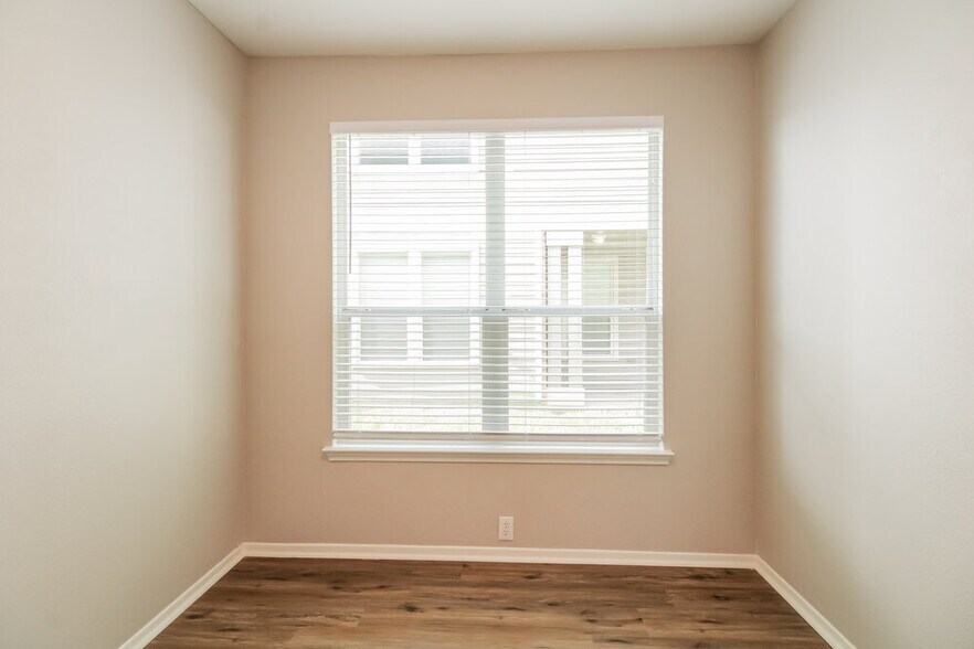 Building Photo - 2715 Feather Green Trail