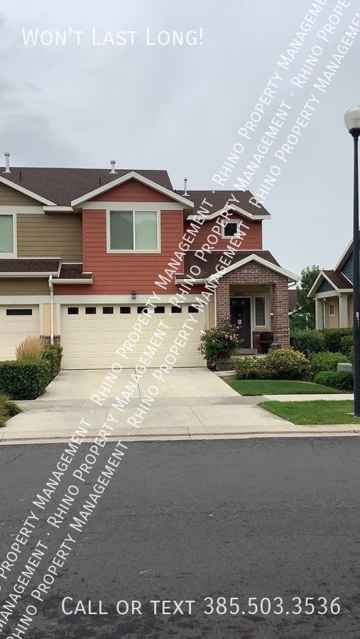 Primary Photo - 3 Bed/3.5 Bath End Unit Townhouse in Sandy