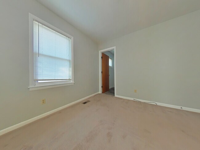 Building Photo - 3320 Forest Lake Dr