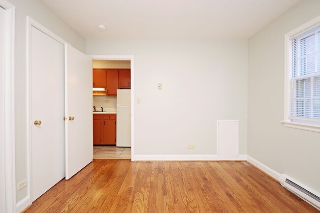 Building Photo - Student-Friendly Ground-Level Apartment Ne...