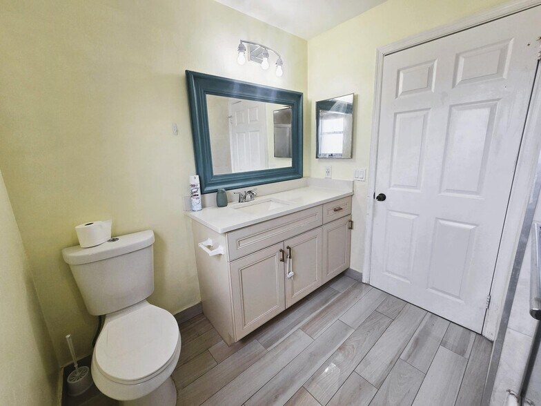 Building Photo - 5885 Northpointe Ln