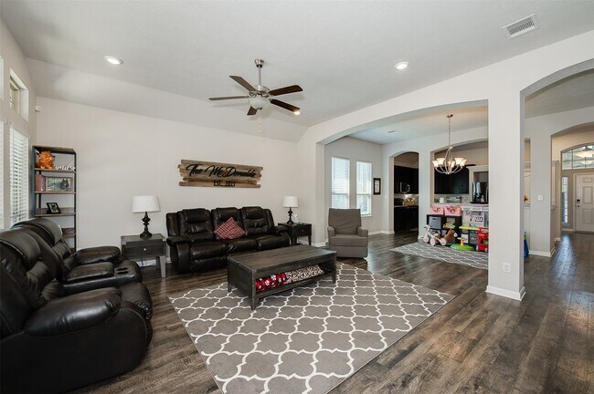 Building Photo - 2125 Stubbs Dr