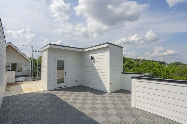 Building Photo - 522 Cliff Cir