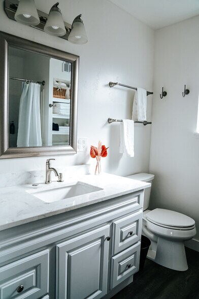 main bathroom - 525 8th Ave W