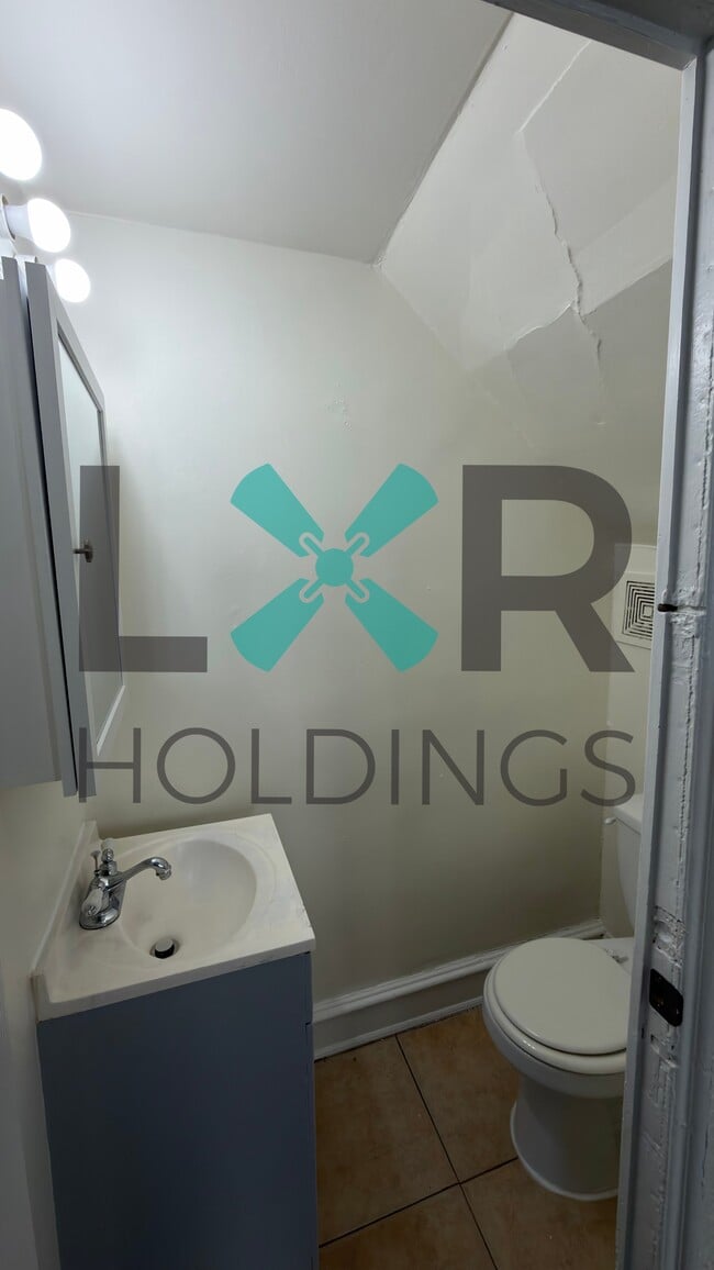 Building Photo - 917 Pembroke Ave