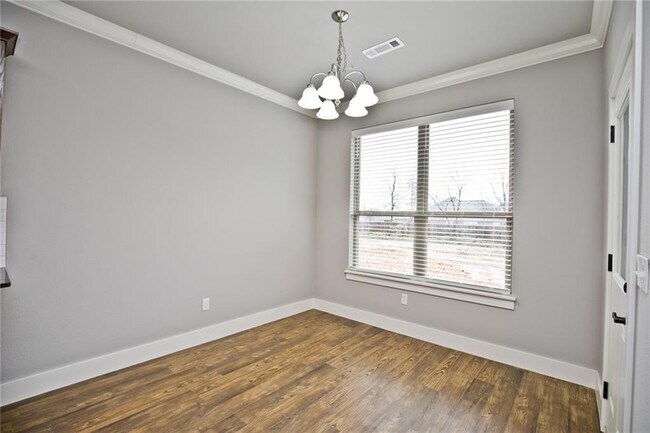 Building Photo - 211 Alder St