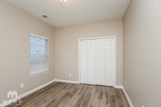 Building Photo - 8315 Somerset Way