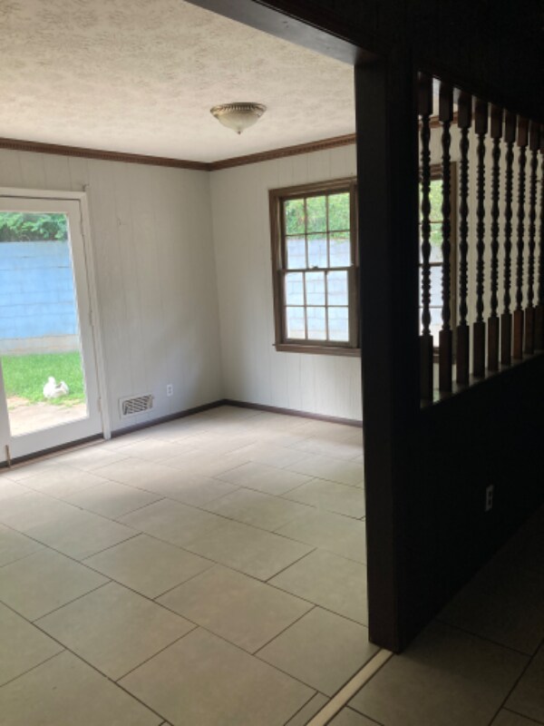 Building Photo - 127 Huff Dr