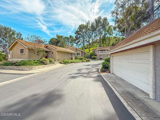 Building Photo - 576 Calle De Las Ovejas