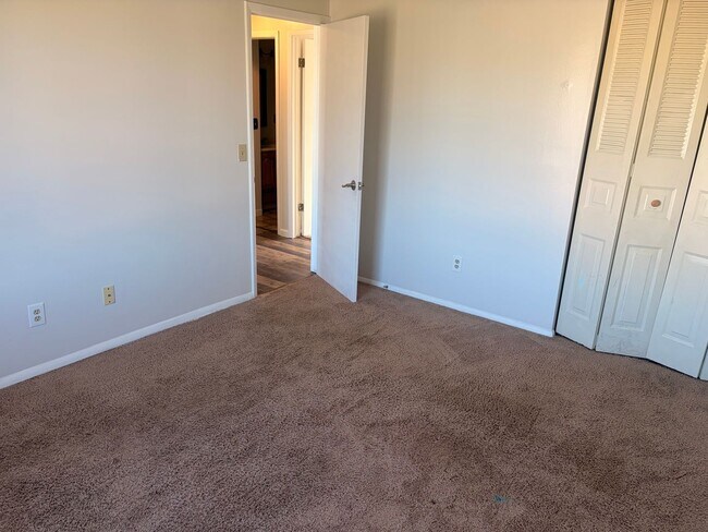 Building Photo - Spacious 3BR Bi-Level Home with 2-Car Garage in Reynoldsburg – $1,850/mo