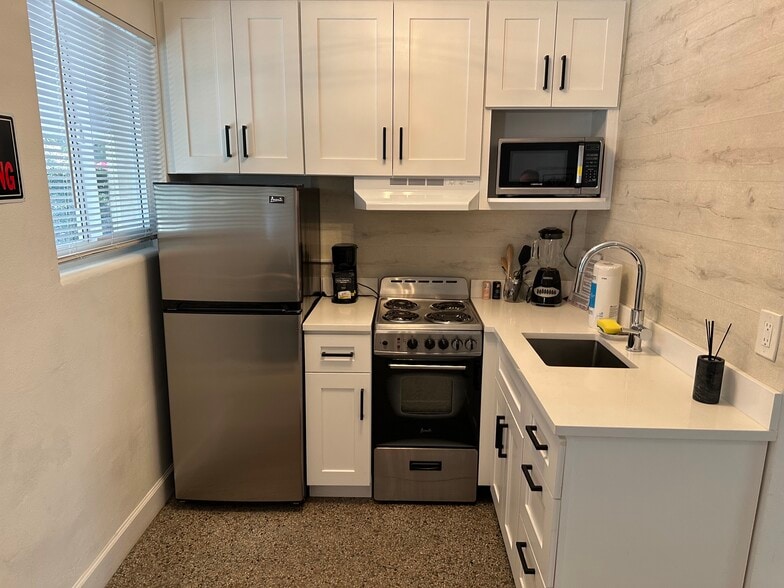 Building Photo - 1258 Beach Rd