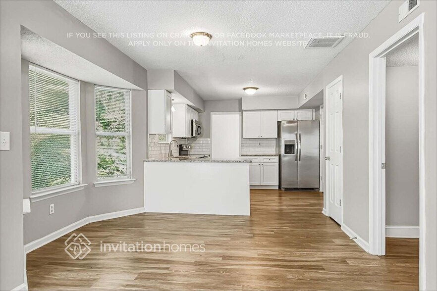 Building Photo - 3939 Armitage Dr