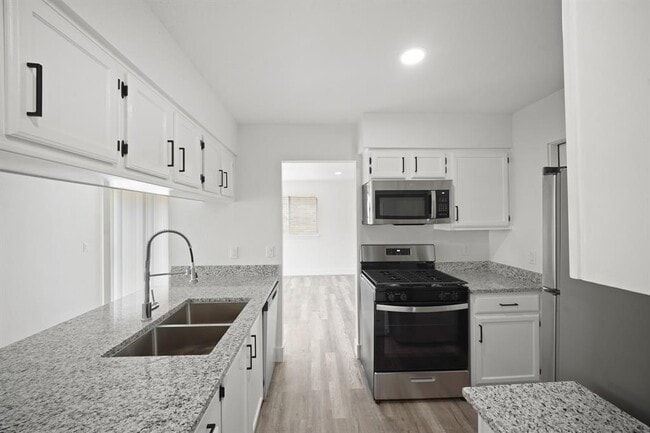 Building Photo - 6738 Prairie Village Dr