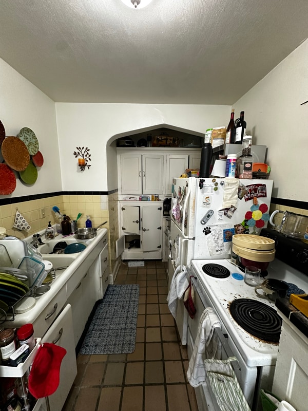 Building Photo - 1700 E Chateau Pl