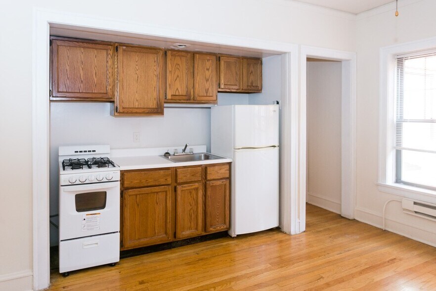 Building Photo - 1309 Oak Ave