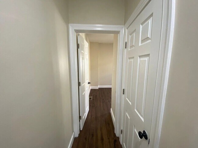 Building Photo - Stylish 3-Bedroom 2.5 Bath Available in Lancaster City