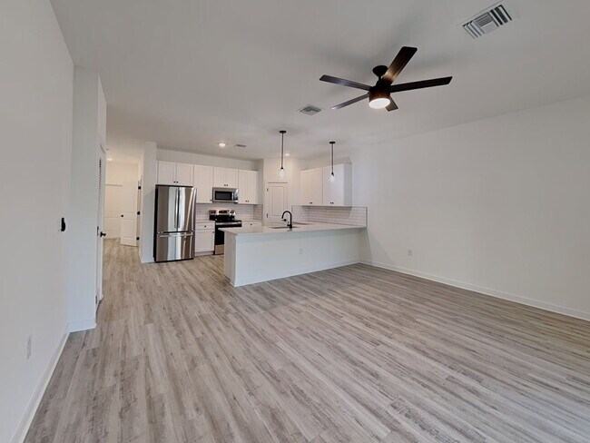 Building Photo - 1112 Bismarck Rd