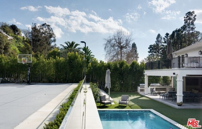 Building Photo - 1214 Coldwater Canyon Dr