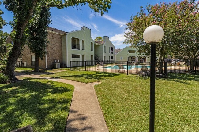 Building Photo - 6602 Harbor Town Dr