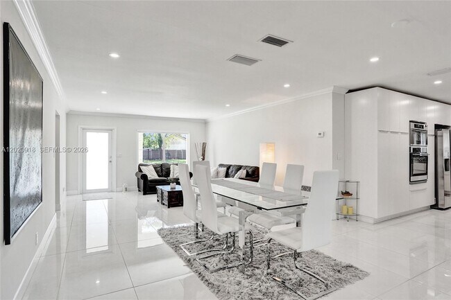Building Photo - 4662 NW 99th Ave
