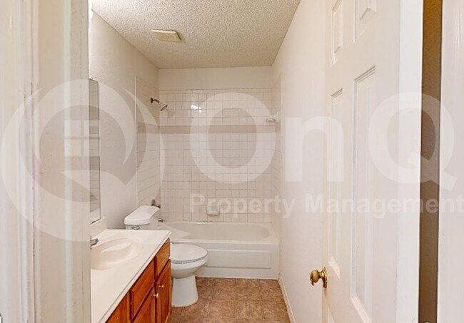Building Photo - 733 Rockett Ln