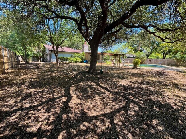 Building Photo - 2307 Monarch Dr