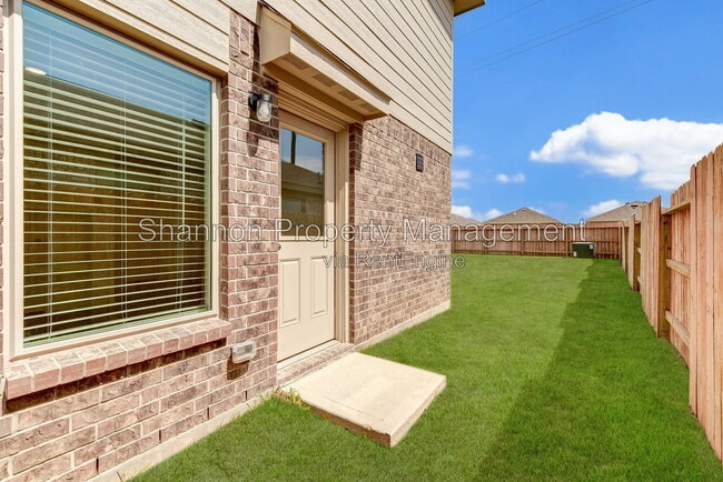 Building Photo - 7418 Clover Chase Dr