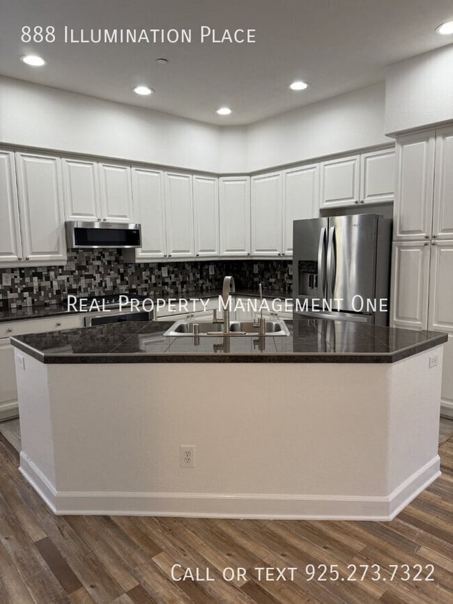 Building Photo - 888 Illumination Pl