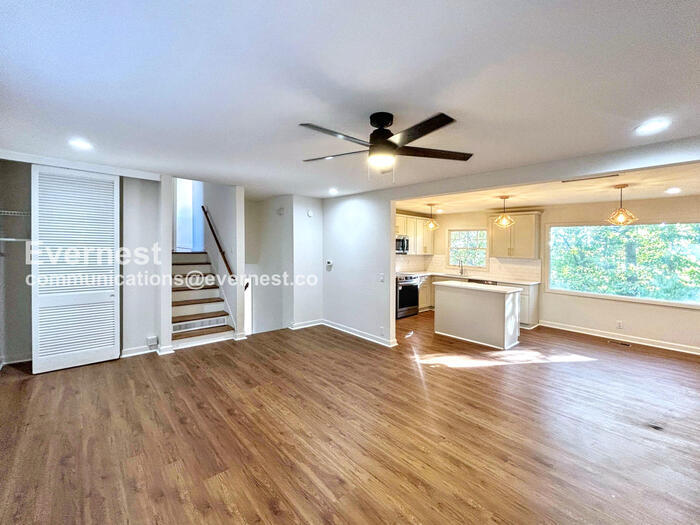 Building Photo - 409 Ferncliff Dr
