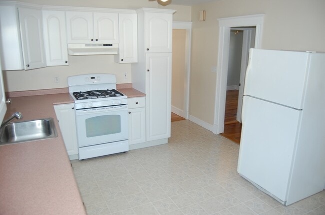 Building Photo - 3 Circular Ave