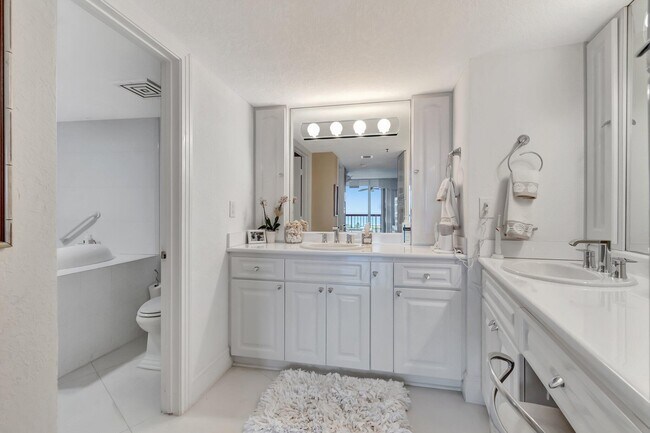 Building Photo - 4740 S Ocean Blvd