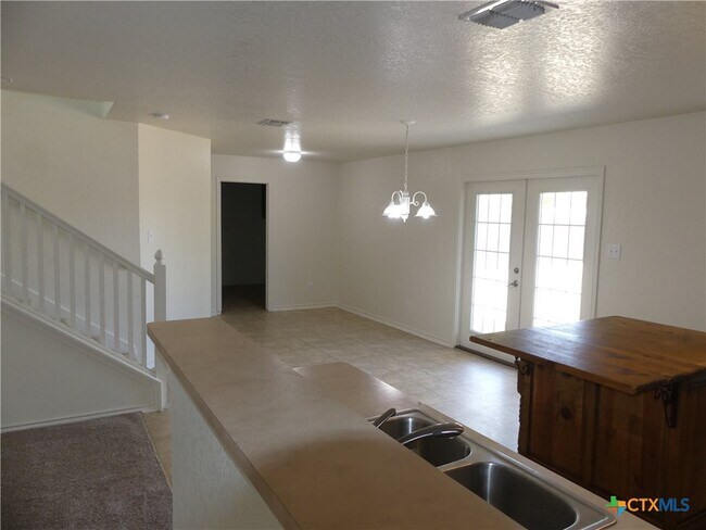 Building Photo - 664 Northern Lights Dr