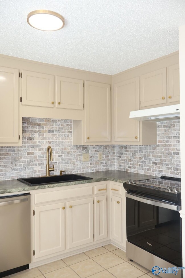 Building Photo - 6864 Steeplechase Dr NW