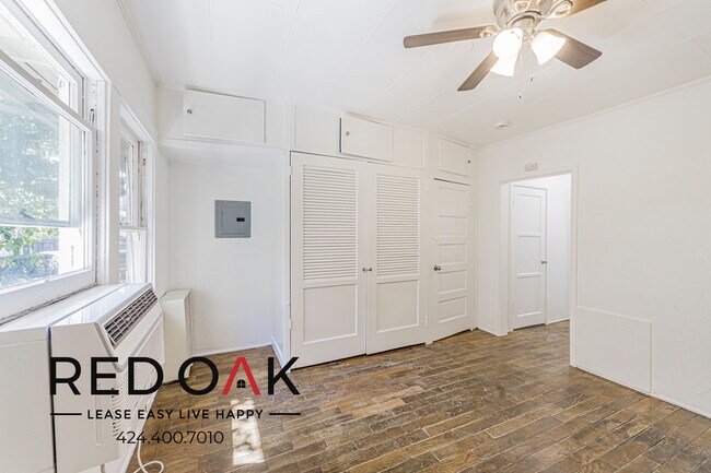 Building Photo - 1559 N Hill Ave