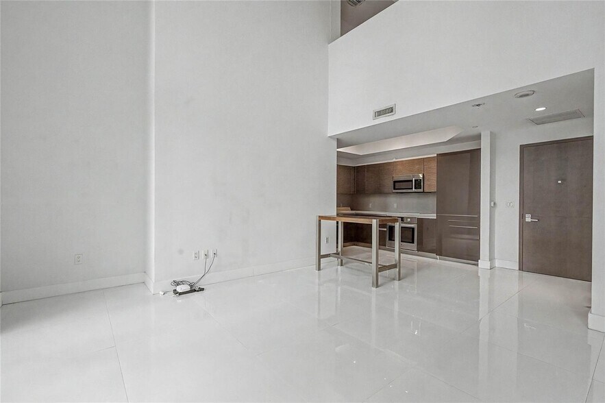 Building Photo - 1080 Brickell Ave