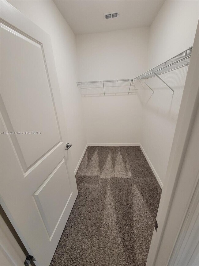 Building Photo - 8271 Tanager Sq