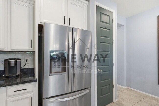 Building Photo - 9854 Thatcher Ave