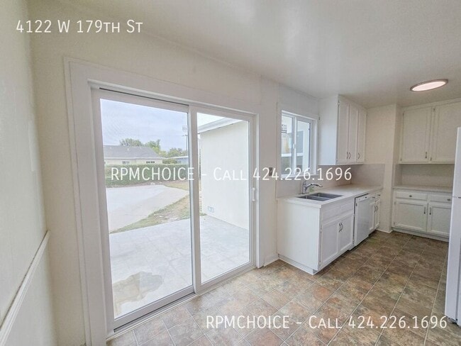 Building Photo - 4122 179th St