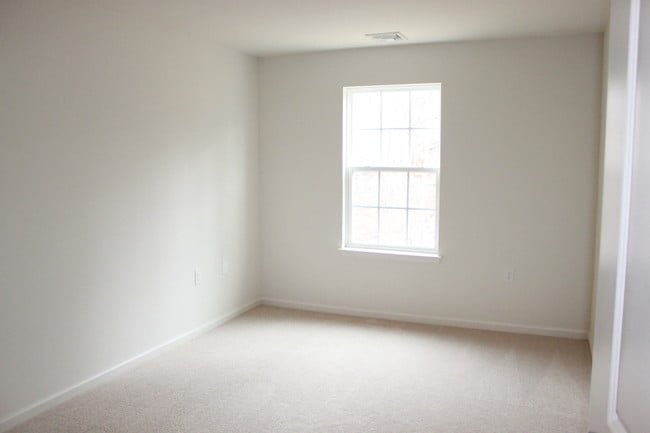 Building Photo - 502 Waterview Ct