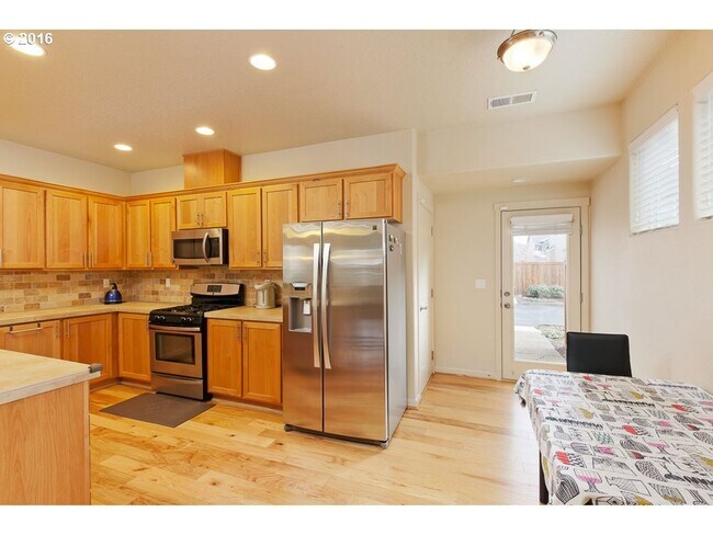 Building Photo - 345 NE 105th Ave