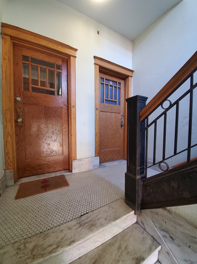 Building Photo - 5861 Nina Pl