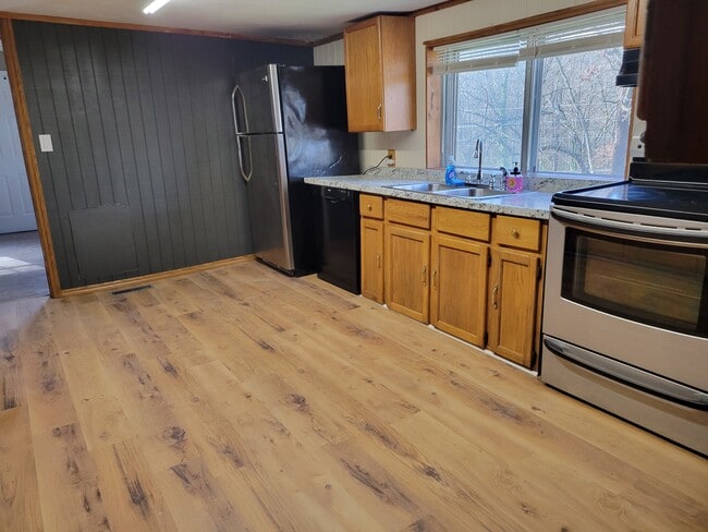 Building Photo - 895 W Schmitt Rd