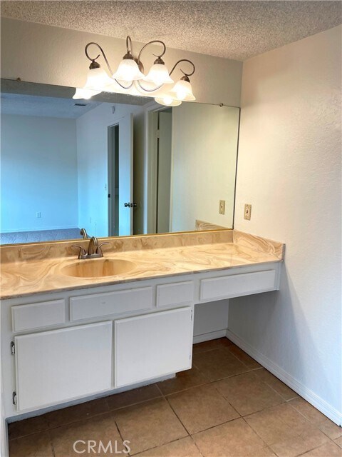 Building Photo - 1077 S Santo Antonio Dr