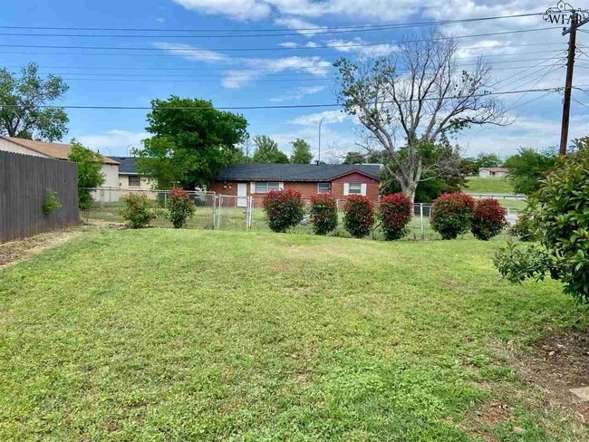 Building Photo - 1601 Deer Park Way