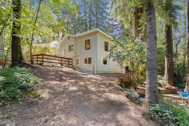 Building Photo - 345 St Francis Dr