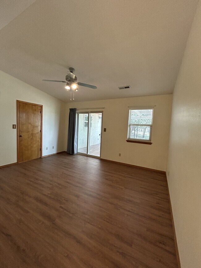 Building Photo - 1 Autumnwood Ct