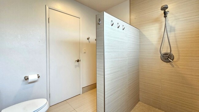 Building Photo - Waipio Gentry - beautifully renovated 3 be...