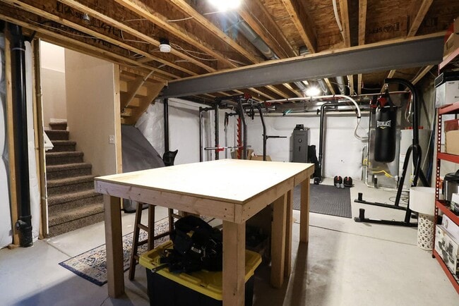 Building Photo - 3 Bedroom, 2.5 Bathroom Townhome. June 2026 Move-In! 2-year lease option!