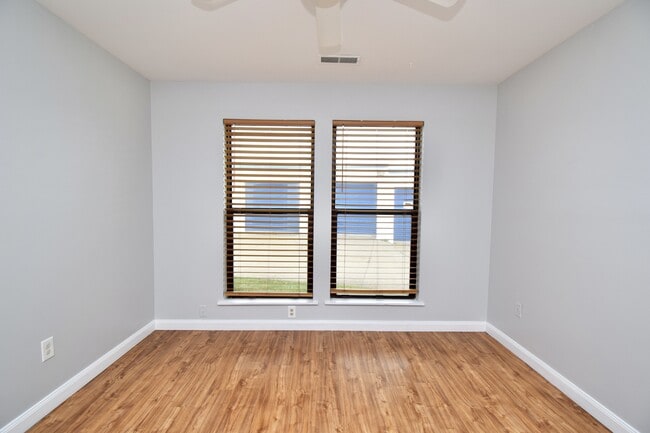 Building Photo - 758 Cincinnati-Batavia Pike