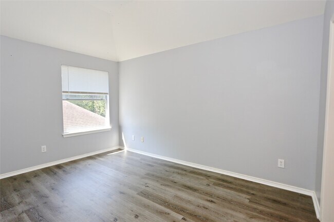 Building Photo - 2515 Hyland Park